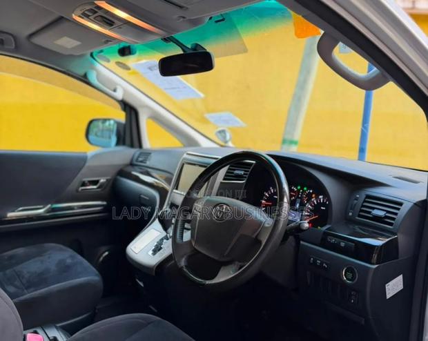 Toyota Vellfire V 2.4 4WD 7-Seater 2011 White