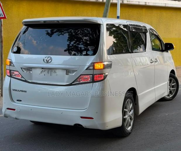 Toyota Vellfire V 2.4 4WD 7-Seater 2011 White