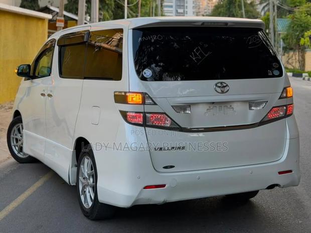Toyota Vellfire V 2.4 4WD 7-Seater 2011 White