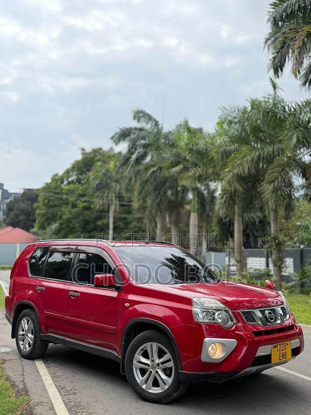 Nissan X-Trail 2012 Red