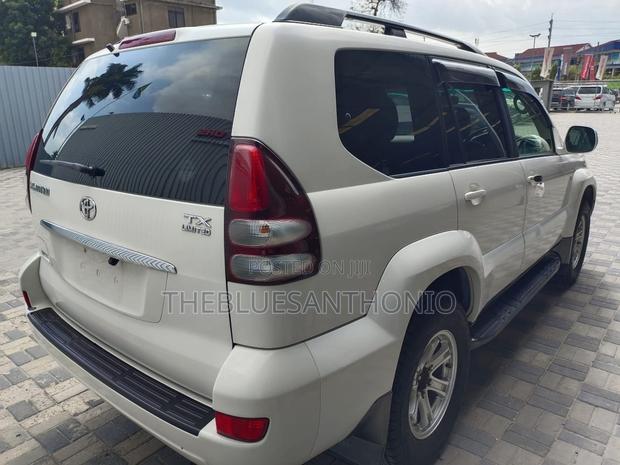 Toyota Land Cruiser Prado 2006 White