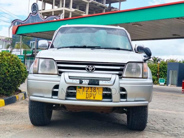 Toyota Land Cruiser Prado 2000 Silver