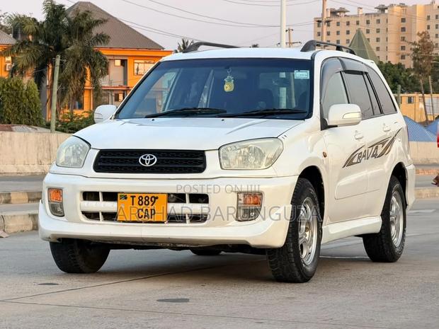 Toyota RAV4 Automatic 2003 White