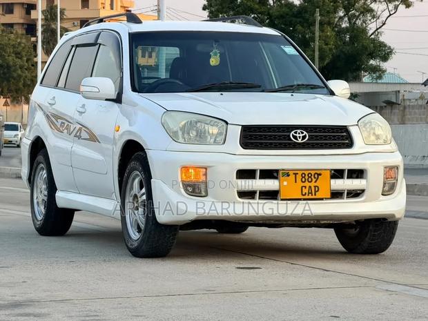 Toyota RAV4 Automatic 2003 White