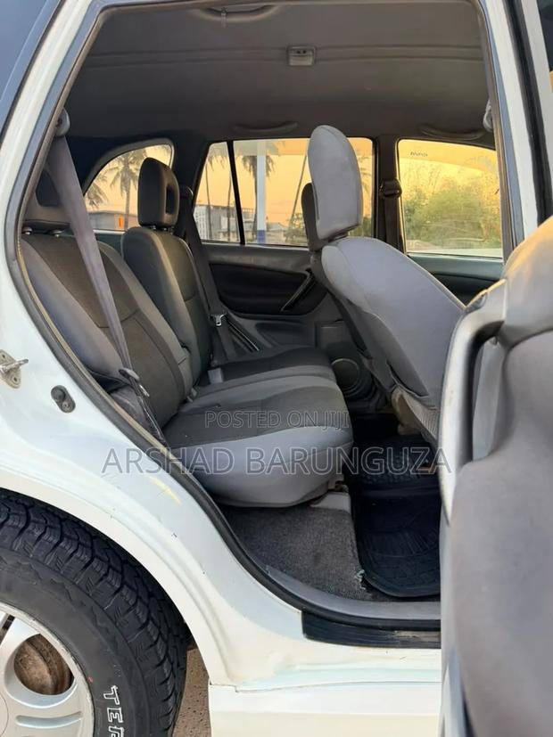 Toyota RAV4 Automatic 2003 White