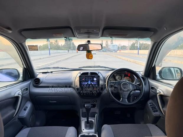Toyota RAV4 Automatic 2003 White
