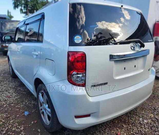 Toyota Corolla Rumion 2008 White
