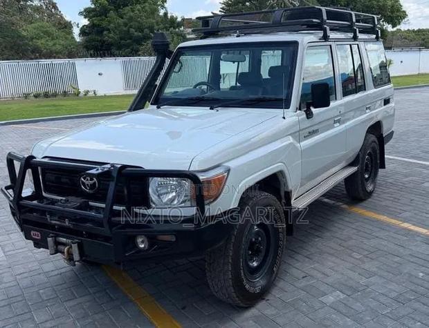 Toyota Land Cruiser 2020 White