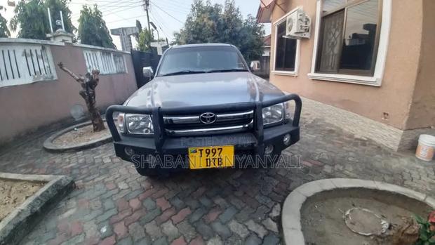 Toyota Hilux 1997 Gray