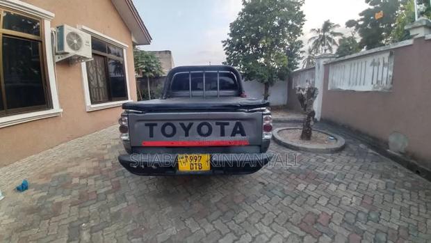 Toyota Hilux 1997 Gray