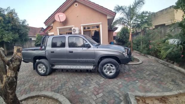 Toyota Hilux 1997 Gray
