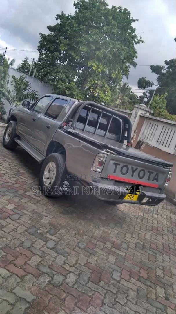 Toyota Hilux 1997 Gray