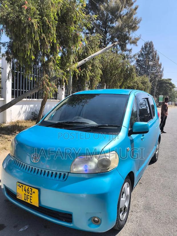 Toyota Porte 2005 Blue