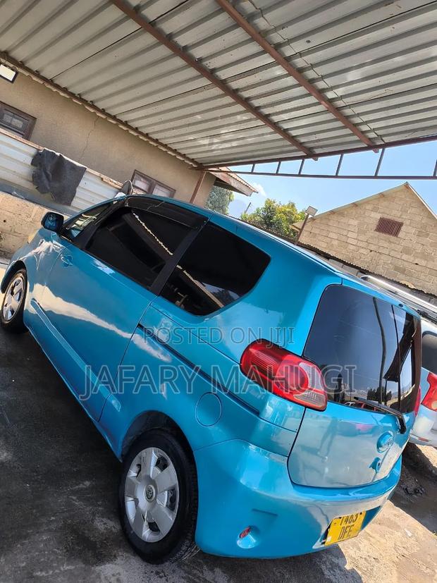 Toyota Porte 2005 Blue