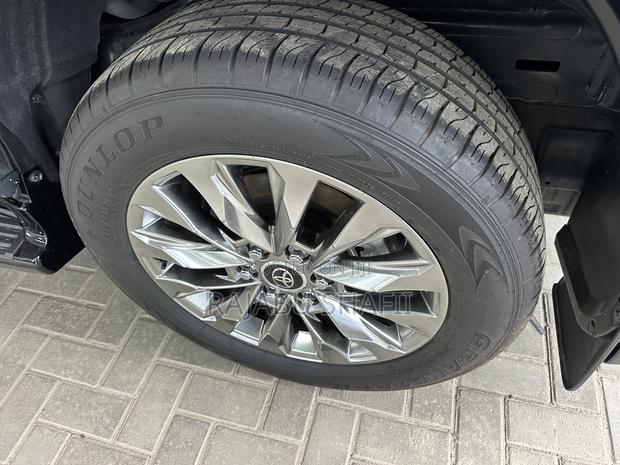 Toyota Land Cruiser LC300 2025 Black