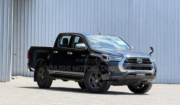 Toyota Hilux 2021 Black