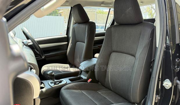 Toyota Hilux 2021 Black