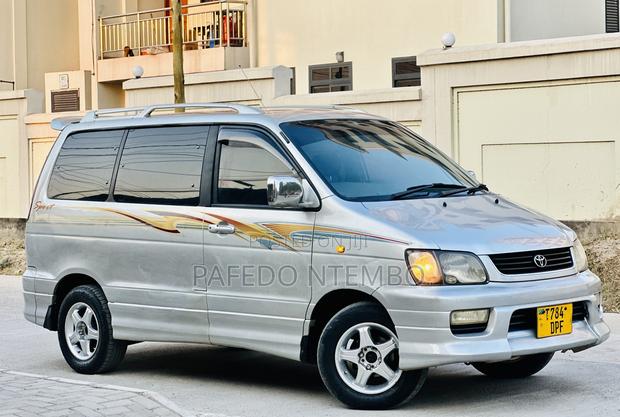 Toyota Noah 2003 Silver
