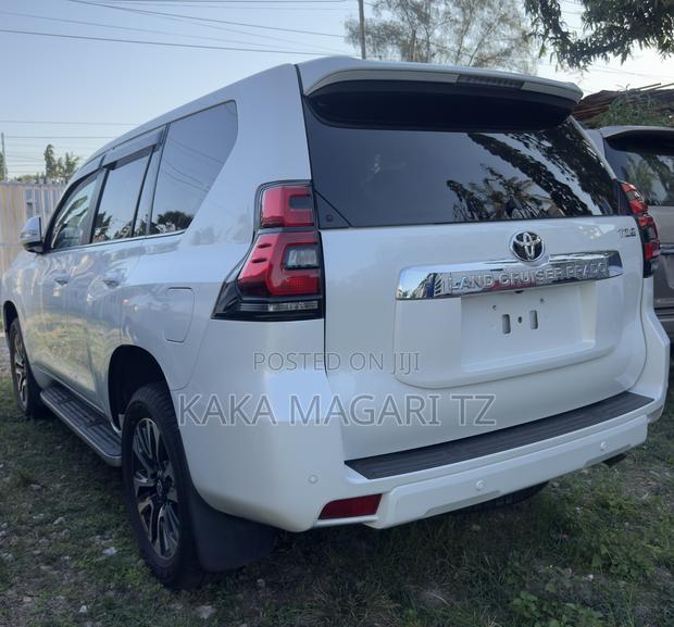 Toyota Land Cruiser Prado 2023 White