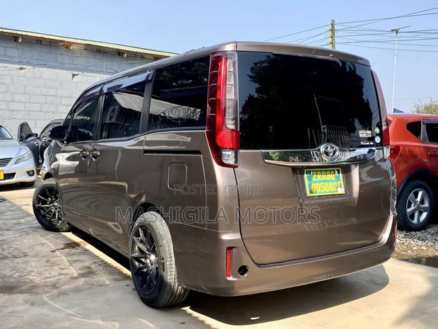 Toyota Noah 2014 Gray
