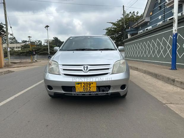 Toyota IST 2004 Silver