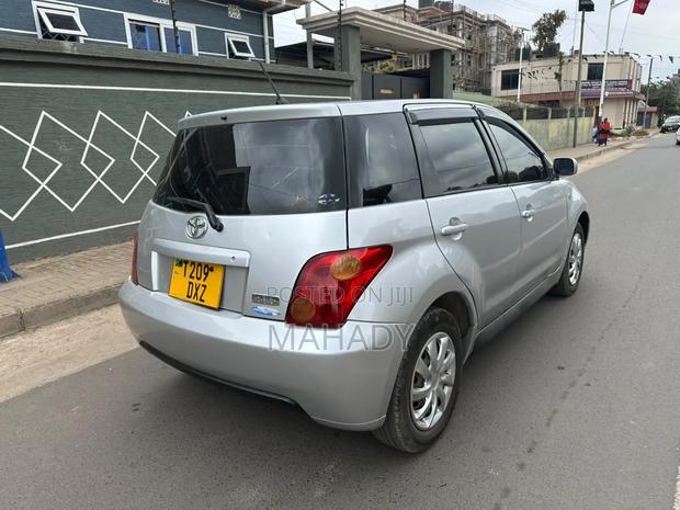 Toyota IST 2004 Silver