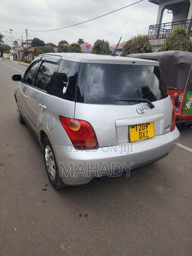 Toyota IST 2004 Silver