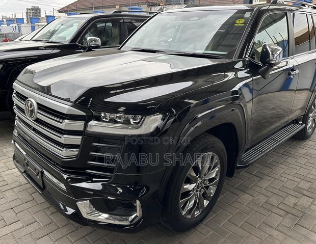 Toyota Land Cruiser LC300 2025 Black