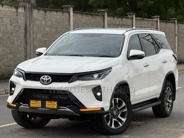 Toyota Fortuner 2024 White