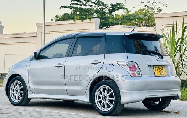 Toyota IST 2004 Silver