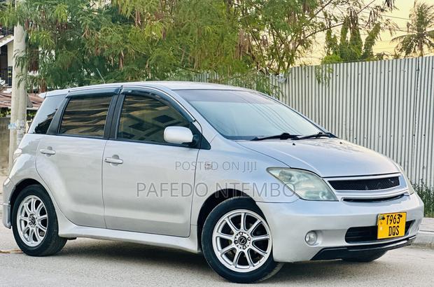 Toyota IST 2004 Silver