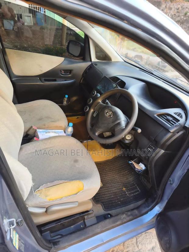 Toyota Ractis 2006 Silver