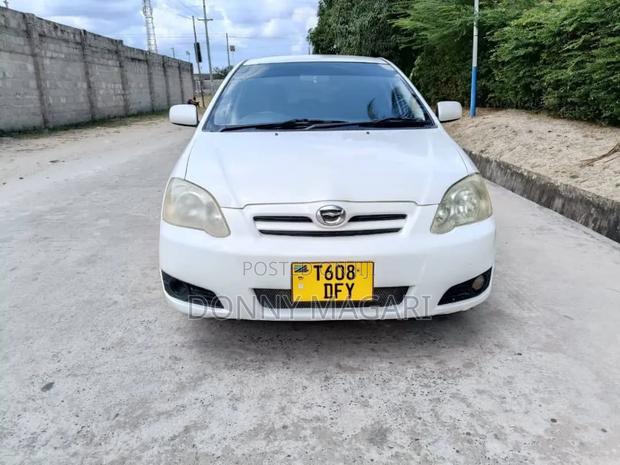 Toyota Corolla RunX 2005 White