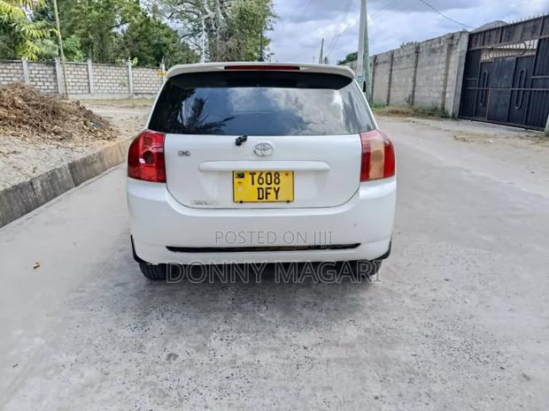 Toyota Corolla RunX 2005 White