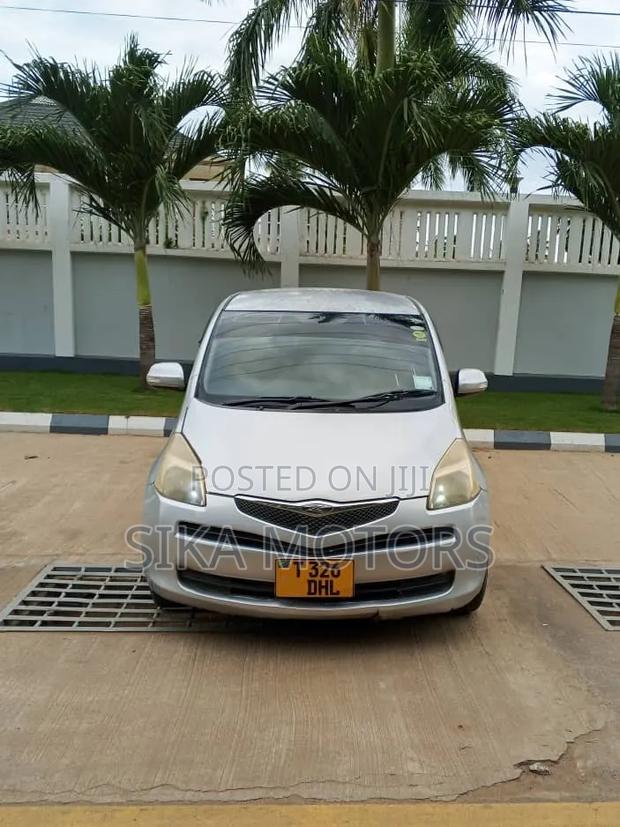 Toyota Ractis 2007 Silver