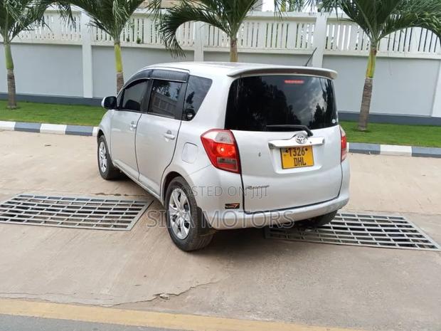 Toyota Ractis 2007 Silver