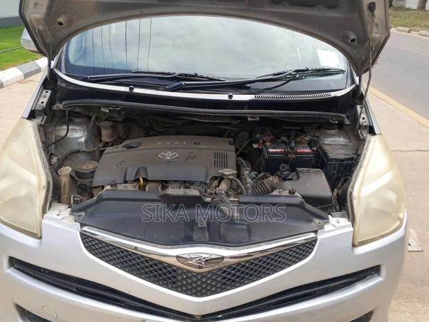 Toyota Ractis 2007 Silver
