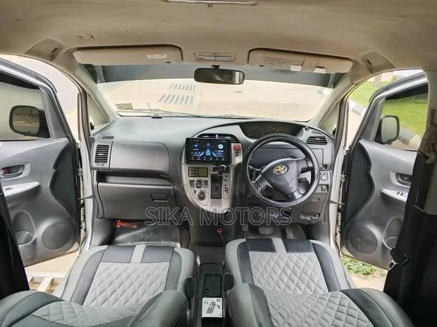 Toyota Ractis 2007 Silver