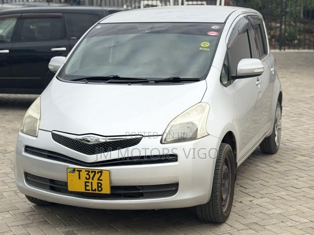 Toyota Ractis 2006 Silver