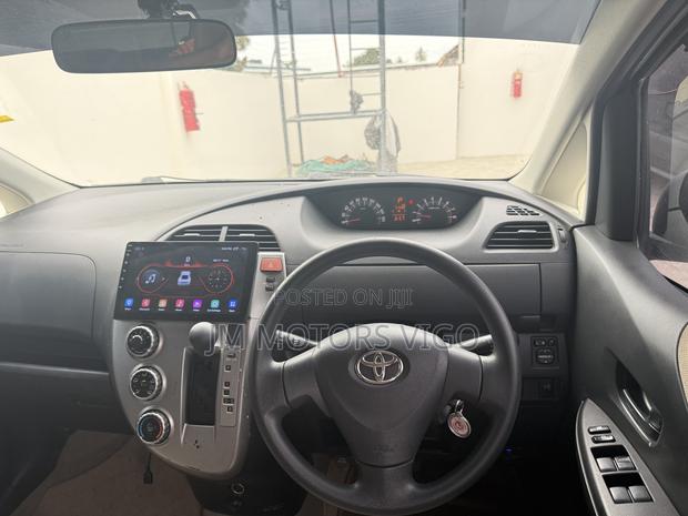 Toyota Ractis 2006 Silver