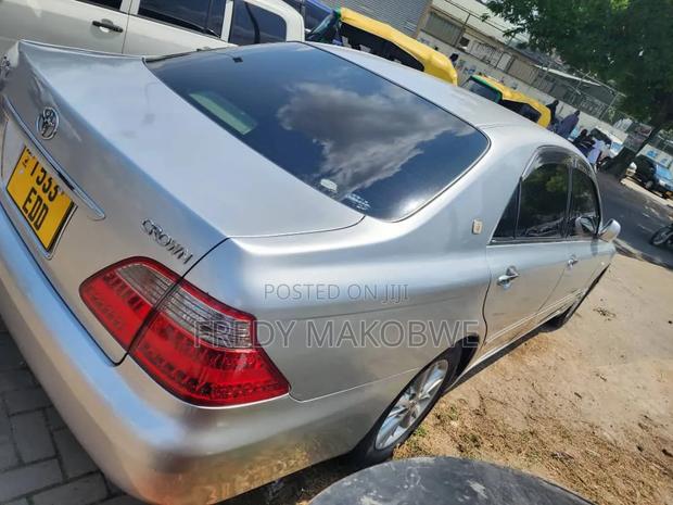 Toyota Crown 2006 Silver