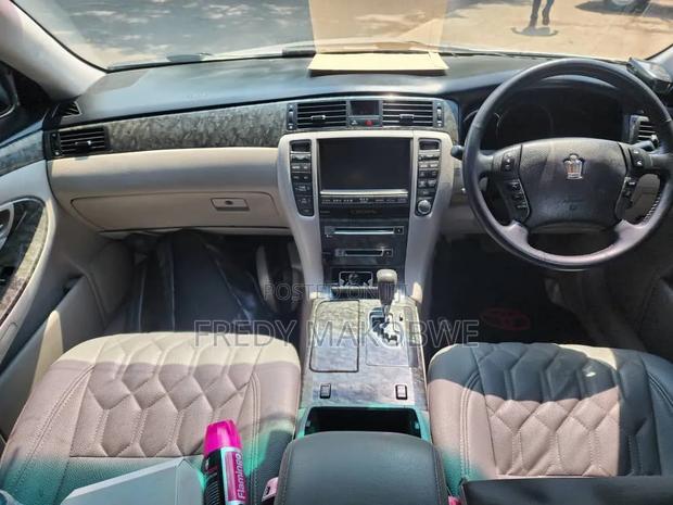 Toyota Crown 2006 Silver