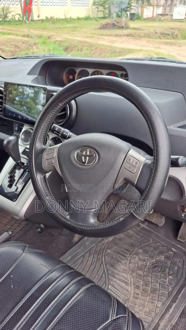 Toyota Corolla Rumion 2008 Black