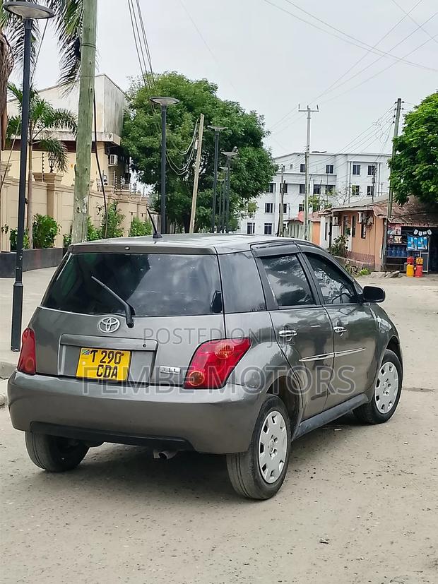 Toyota IST 2005 Gray