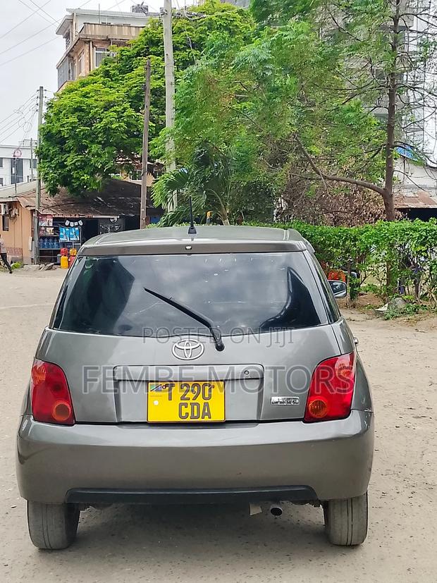 Toyota IST 2005 Gray
