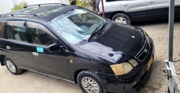 Toyota Gaia 2001 Black