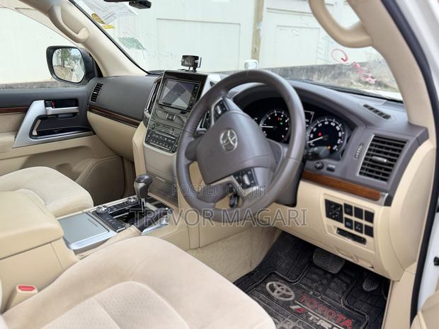 Toyota Land Cruiser 2016 White