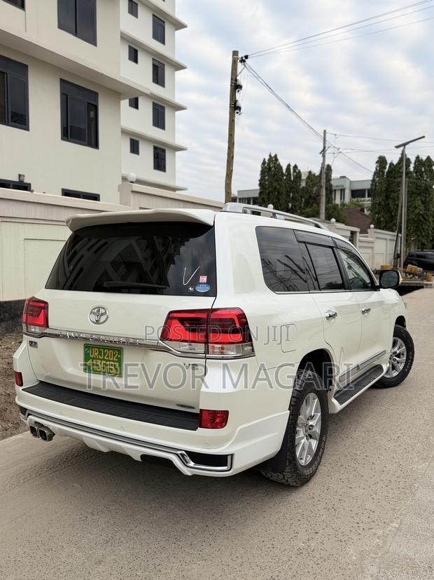 Toyota Land Cruiser 2016 White