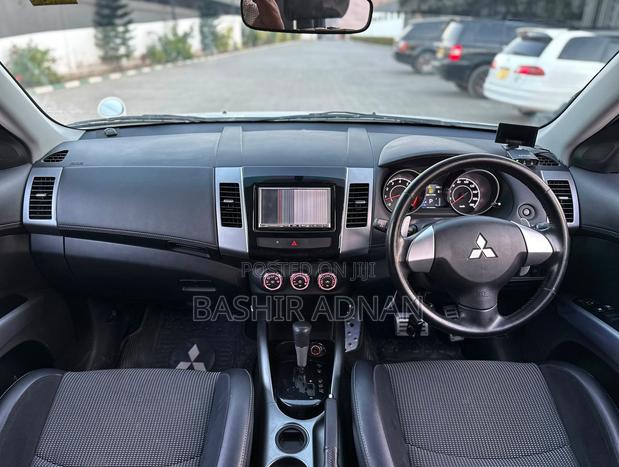 Mitsubishi Outlander 2012 White