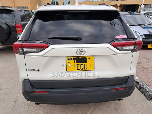 Toyota RAV4 2020 White